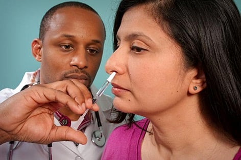 عبر رش جرعة واحدة في الأنف.. أمريكا توافق على أول لقاح منزلي ضد الإنفلونزا الموسمية