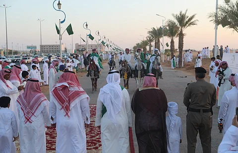 احتفاءً باليوم الوطني.. "شرورة" تنظم مسيرات عسكرية ومدنية تجوب الطرقات داخل المحافظة