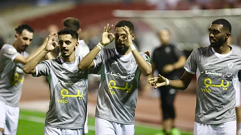 فرحة لاعبي الطائي بالفوز على الخليج في مسابقة كأس الملك