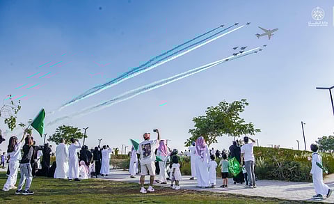 طائرات القوات الجوية تتألق بعروض جوية مميزة في سماء الرياض احتفالاً باليوم الوطني الـ94