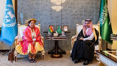الأمير فيصل بن فرحان خلال لقائه وزيرة خارجية بوليفيا سيليندا سوسا