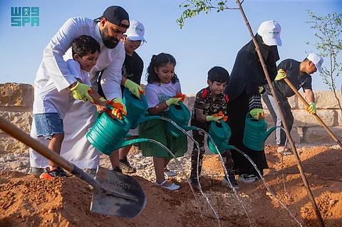 بمشاركة المتطوّعين.. "الرياض الخضراء" يشجر شعيب أم قصر بمناسبة اليوم الوطني