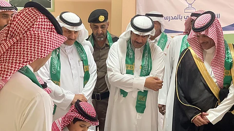 "الحسن" يشارك طلاب "ثانوية ومتوسطة أشيقر" بشقراء احتفالهم باليوم الوطني