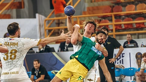 جانب من لقاء الخليج مع كاليفورنيا إيغلز الأمريكي في بطولة العالم للأندية لكرة اليد