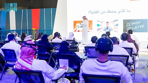 معرض "الرياض تقرأ".. إقبال جماهيري متزايد وسط أجواء ثقافية غنية بالتجارب المعرفية