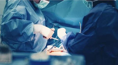بعد تعرضه لجلطة قلبية.. تدخل عاجل ينقذ حياة معتمر ليبي في مكة