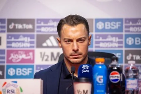 مدرب الأهلي: خسارة جديدة مؤثّرة وأنا أتحمّلها.. المسؤولون لم يلبُّوا مطالبي في الصيف