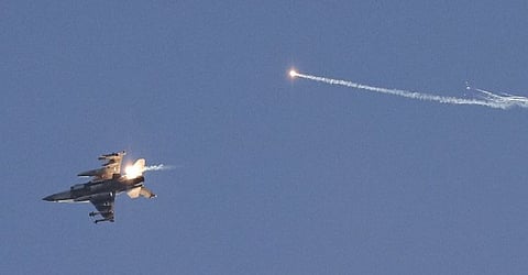 الطيار الذي قتل "نصر الله" لم يعرف تفاصيل المهمة إلا قبل وقت قصير من الإقلاع
