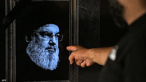 هكذا كان "نصرالله" مراقَبًا من إسرائيل.. "شخص" سلَّم عليه ووضع مادة غير مرئية.. ومخبر أبلغ بالموقع