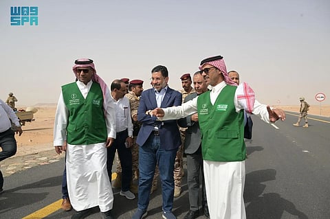 ينفذها البرنامج السعودي.. "بن مبارك" يطلّع على أعمال مشروعي إعادة تأهيل "طريق العبر" و"منفذ الوديعة"