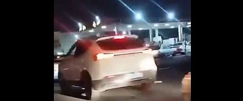 بالفيديو: اكتظاظ محطات الوقود في إيران.. وترقُّب في طهران للرد الإسرائيلي