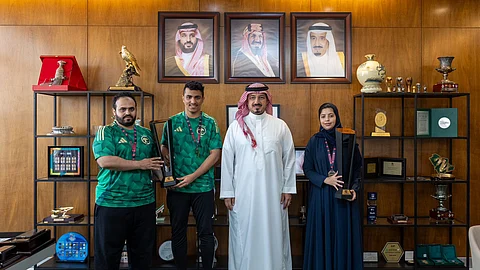 رئيس اتحاد القدم "المسحل" يستقبل لاعبي المنتخب الإلكتروني المتوج ببطولتي غرب آسيا