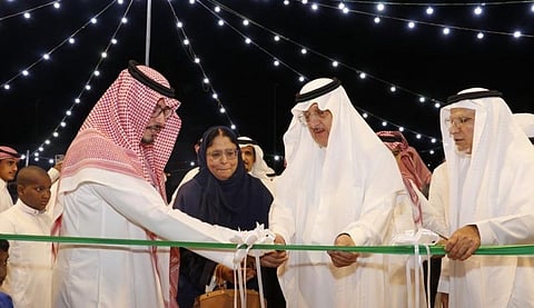 صالة للآثار التراثية والقطع النادرة والوثائق.. "محافظ شقراء" يفتتح "متحف الحدرات"