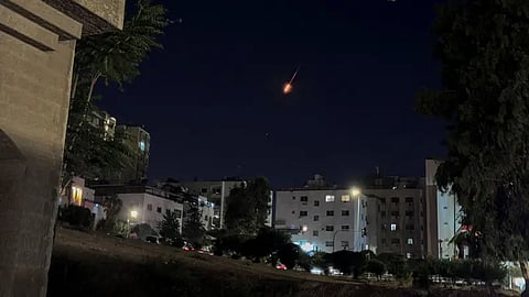 قذيفة تحلق في سماء الأردن