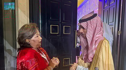 وزير الخارجية يلتقي نظيرته النيبالية ويبحثان العلاقات الثنائية