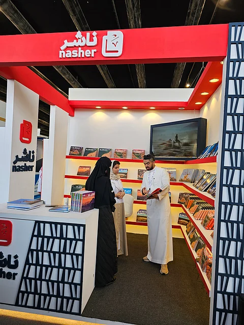 "المملكة الزرقاء" و"المغامرة".. إصدارات فخمة تبهر زوار جناح "ناشر" بـ"الرياض للكتاب"