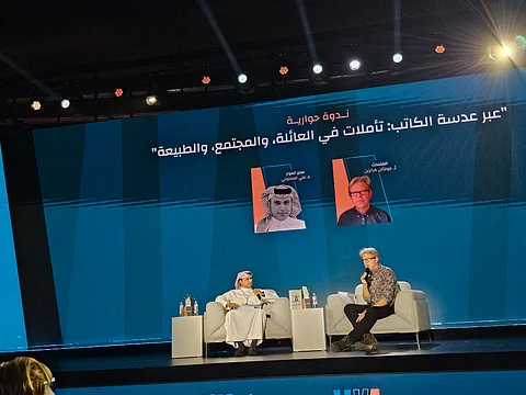 الكاتب والروائي الأميركي جوناثان فرانزين في ندوة عبر عدسة الكاتب في معرض الرياض الدولي للكتاب