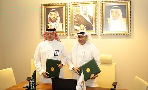 محيي الدين حكمي ووليد الأحمدي يوقعان اتفاقية التعاون