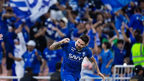 فرحة متروفيتش لاعب الهلال بتسجيل هدف في مرمى الأهلي