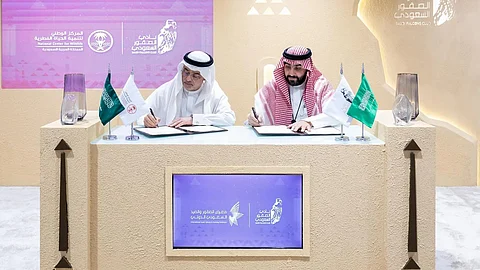 طلال الشميسي ومحمد قربان يوقعان مذكرة التفاهم