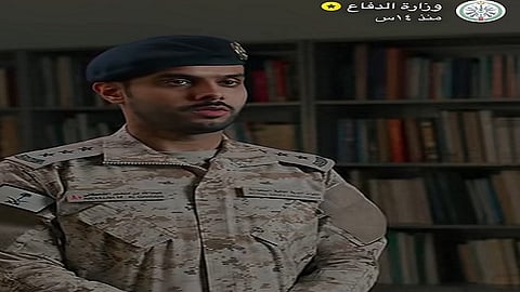 من ميادين القتال إلى قاعات التدريب.. قصة مُلهمة لضابط تستعرضها "الدفاع"