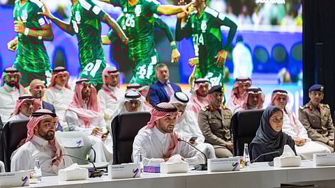 وزير الرياضة يلتقي بوفد الاتحاد الدولي لكرة القدم "فيفا" في زيارته التفقدية للسعودية