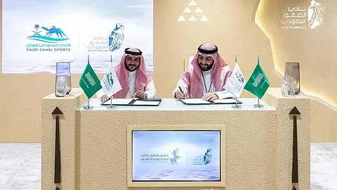طلال الشميسي ومحمود البلوي يوقعان مذكرة التفاهم