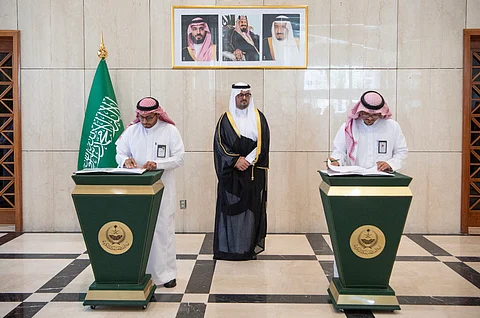 "نائب أمير منطقة مكة" يشهد توقيع اتفاقية لنقل مَبانٍ صحية لإيواء المرضى النفسيين