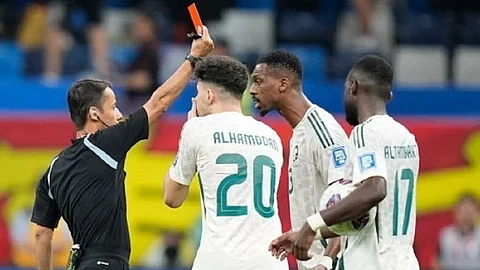 "فيفا": إيقاف لاعب المنتخب السعودي "كنو" 3 مباريات