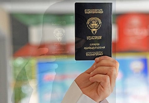 حالات نالت الجنسية بعد 5 أيام من الزواج.. تقرير يكشف أسباب سحب الجنسية من مخالفين بالكويت