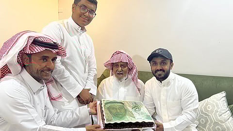 تكريم" النمازي" أحد أقدم المعلمين بجازان
