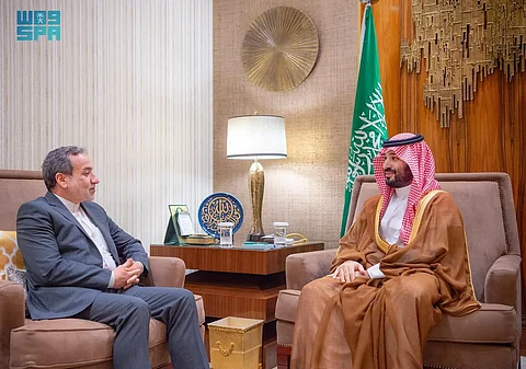 ولي العهد يبحث مع وزير الخارجية الإيراني مستجدات الأوضاع الإقليمية والجهود المبذولة تجاهها