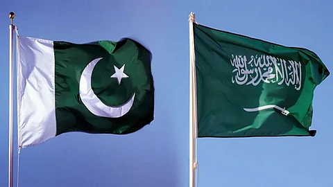 باكستان والسعودية تتجهان لتوقيع 30 اتفاقية استثمارية بقيمة 2 مليار دولار مع توقعات باستثمارات تصل إلى 5 مليارات دولار بحلول 2027