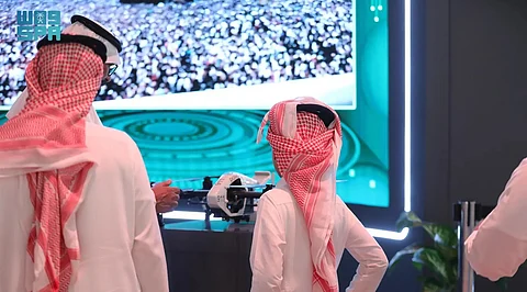 خدمات إلكترونية مبتكرة وتقنيات "الدرون" المتطورة تتصدر جناح "الداخلية" بمعرض الصقور