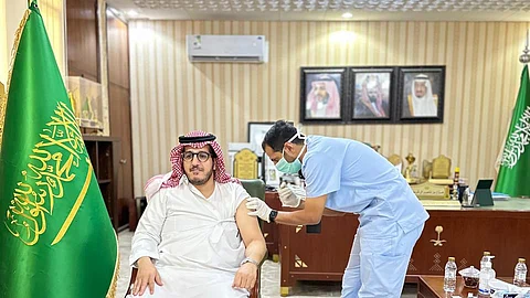 محافظ ضرماء يدشن حملة التطعيم ضد الإنفلونزا الموسمية