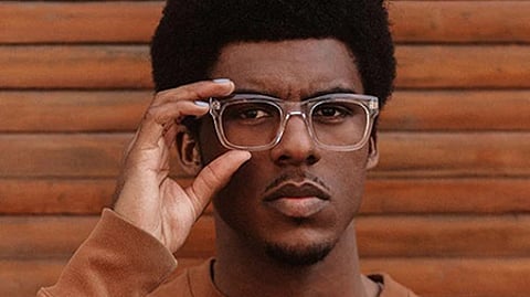 هل ارتداء النظارات الطبية باستمرار يضر بصحة العين؟.. طبيبة روسية: "مجرد خرافة"