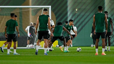 جانب من تدريبات لاعبي المنتخب السعودي الأول لكرة القدم
