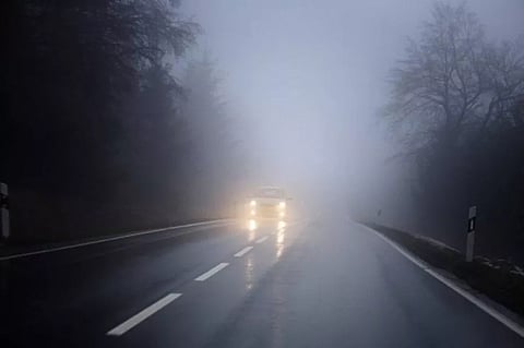 قُدْ بحذر.. 3 نصائح للقيادة بأمان خلال الضباب تُبرزها "أمن الطرق"