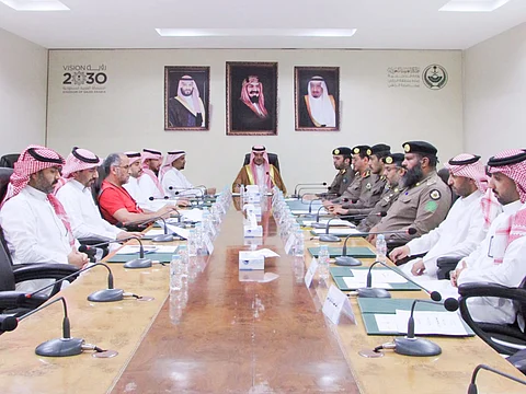 "محافظ الزلفي" يرأس اجتماع لجنة السلامة المرورية ويستعرض حلول معالجة المطبات بالشوارع