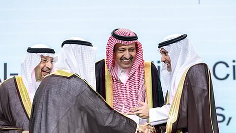 دعما للاستثمار بالمنطقة.. أمير الباحة يشهد توقيع مذكرة إنشاء مدينة طبية بقيمة 7 مليارات ريال