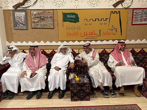 باستضافة "المشوح".. ديوانية "الحسين" التاريخية تصحب حاضريها إلى "رحلة في أصالة الماضي وتراث الأجداد"