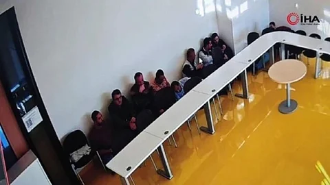 أول صورة للرهائن المحتجزين في الهجوم الإرهابي على مركز الشركة التركية لصناعات الطيران والفضاء في أنقرة
