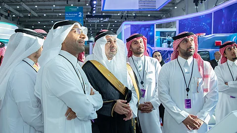 وزير الصحة فهد الجلاجل يزور جناح شركة الدواء للخدمات الطبية بملتقى الصحة العالمي