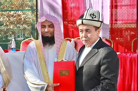 جامعة قيرغيزستان الإسلامية تمنح "البدير" شهادة الدكتوراه الفخرية