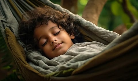 من النمو الجسدي إلى تقوية المناعة.. 10 فوائد سحرية للنوم المبكر عند الأطفال والمراهقين