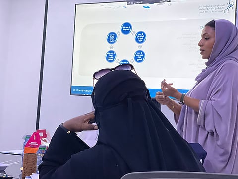 بقيادة "رندة آل مسعود.. "تراحم" تنفذ ورشة الانتقال إلى رحلة في عالم المشاريع