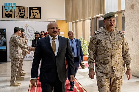 قائد القوات المشتركة يستقبل عضو مجلس القيادة الرئاسي اليمني لبحث التعاون الأمني