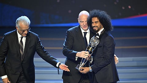 القطري "أكرم عفيف" يتوّج بجائزة أفضل لاعب في آسيا 2023