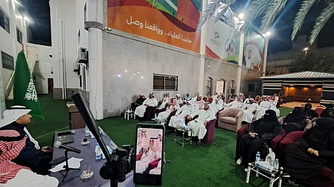 فيصل الشهراني ينثر شعر الحب والغزل بـ"أدبي الطائف"