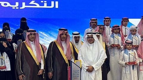 وكيل الطائف يكرم عميد الكلية التقنية لمشاركته في أولمبياد "إبداع 2024"